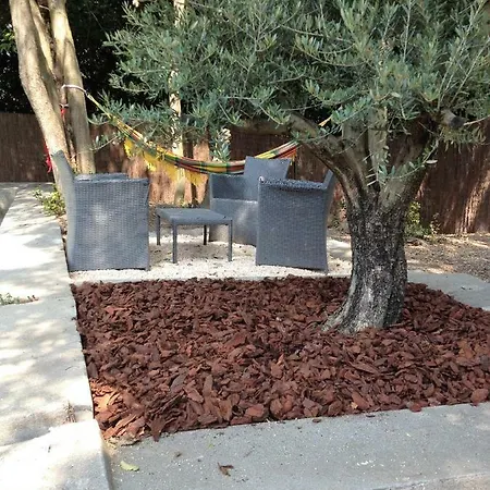 Au Vieux Lavoir Avec Parking Prive, Jardin , Climatisation, A 500 M De La Cite *