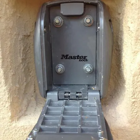 Au Vieux Lavoir Avec Parking Prive, Jardin , Climatisation, A 500 M De La Cite Apartamento Carcasona