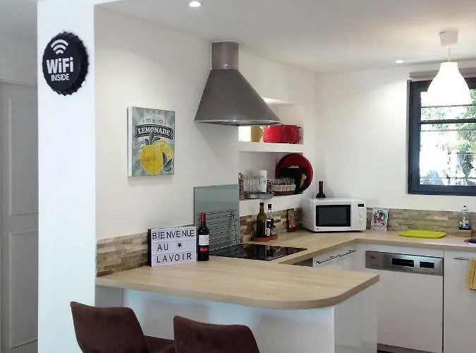 Au Vieux Lavoir Avec Parking Prive, Jardin , Climatisation, A 500 M De La Cite